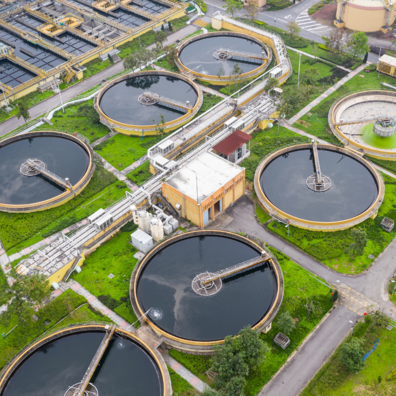 DAF (Dissolved Air Flotation) คือระบบบำบัดน้ำเสียที่ออกแบบมาเพื่อแยกไขมัน น้ำมัน และของแข็งแขวนลอยออกจากน้ำเสีย